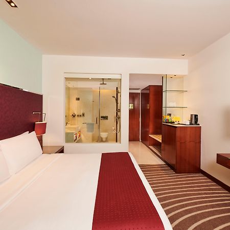 ฮอลิเดย์ อินน์ สนามบินนานาชาติมุมไบ ภายนอก รูปภาพ A room at the hotel