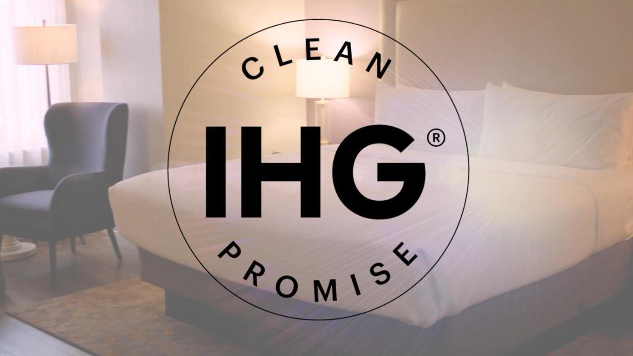 ฮอลิเดย์ อินน์ สนามบินนานาชาติมุมไบ ภายนอก รูปภาพ IHG Clean Promise logo