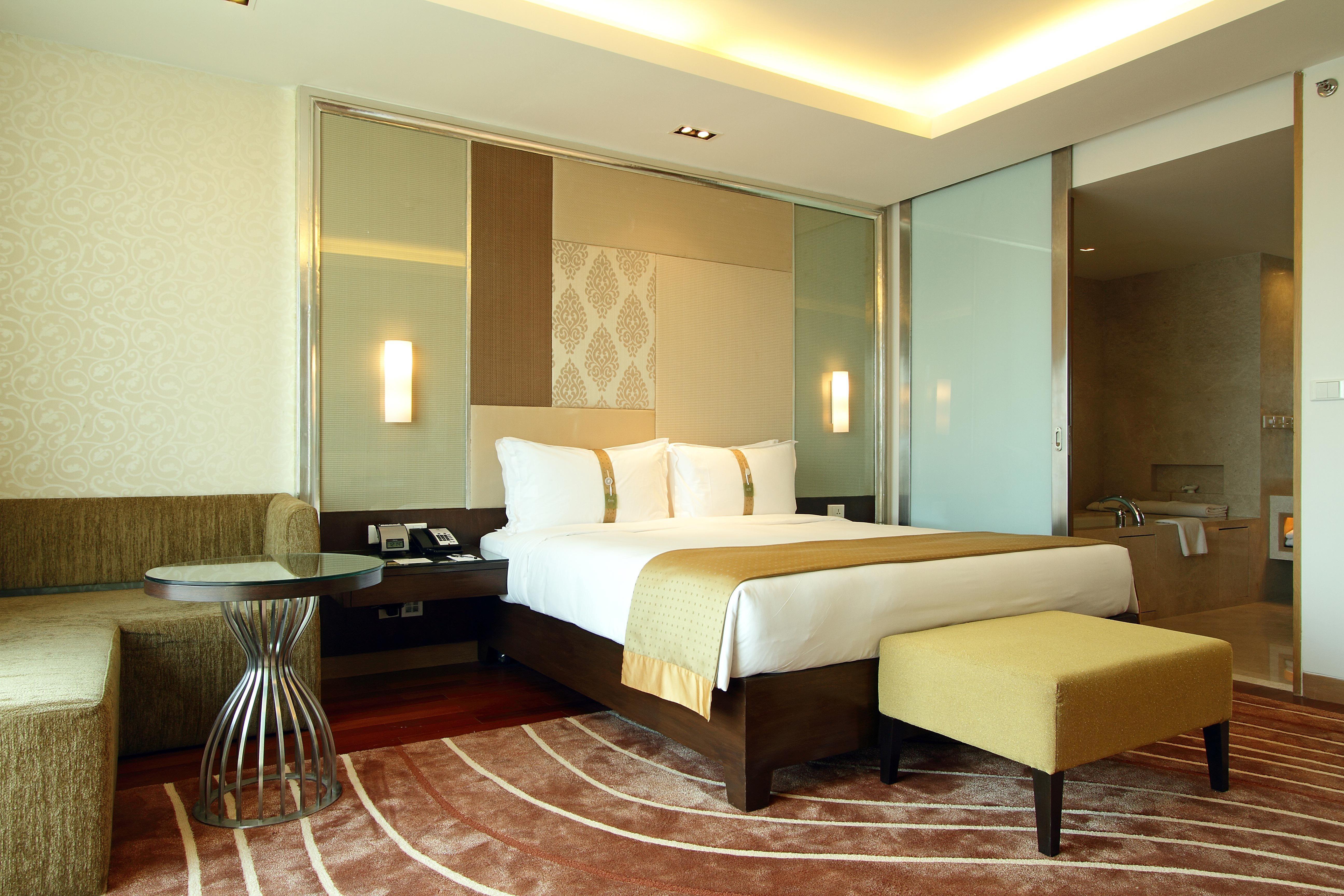 ฮอลิเดย์ อินน์ สนามบินนานาชาติมุมไบ ห้อง รูปภาพ A bedroom at the hotel