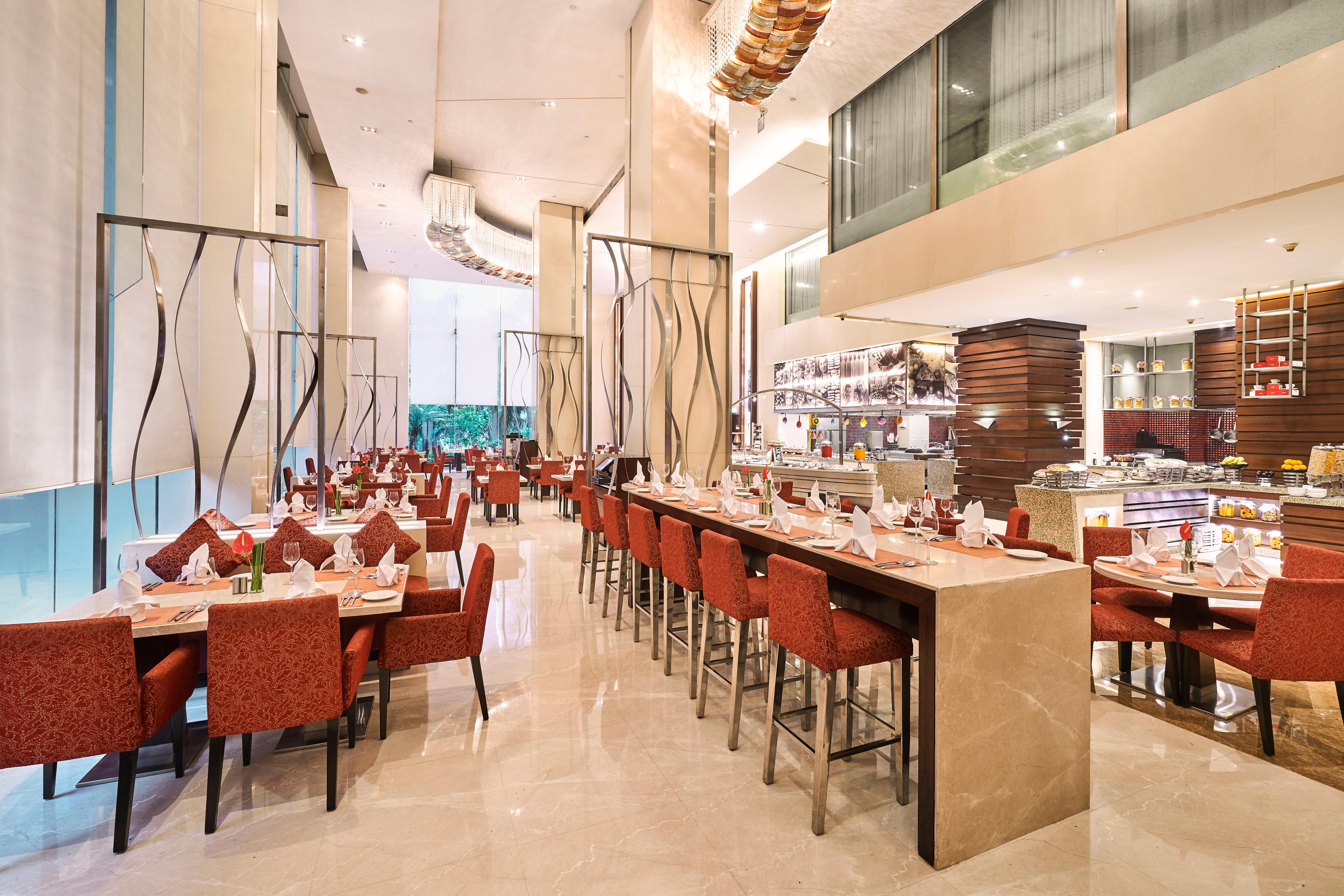 ฮอลิเดย์ อินน์ สนามบินนานาชาติมุมไบ ภายนอก รูปภาพ The restaurant