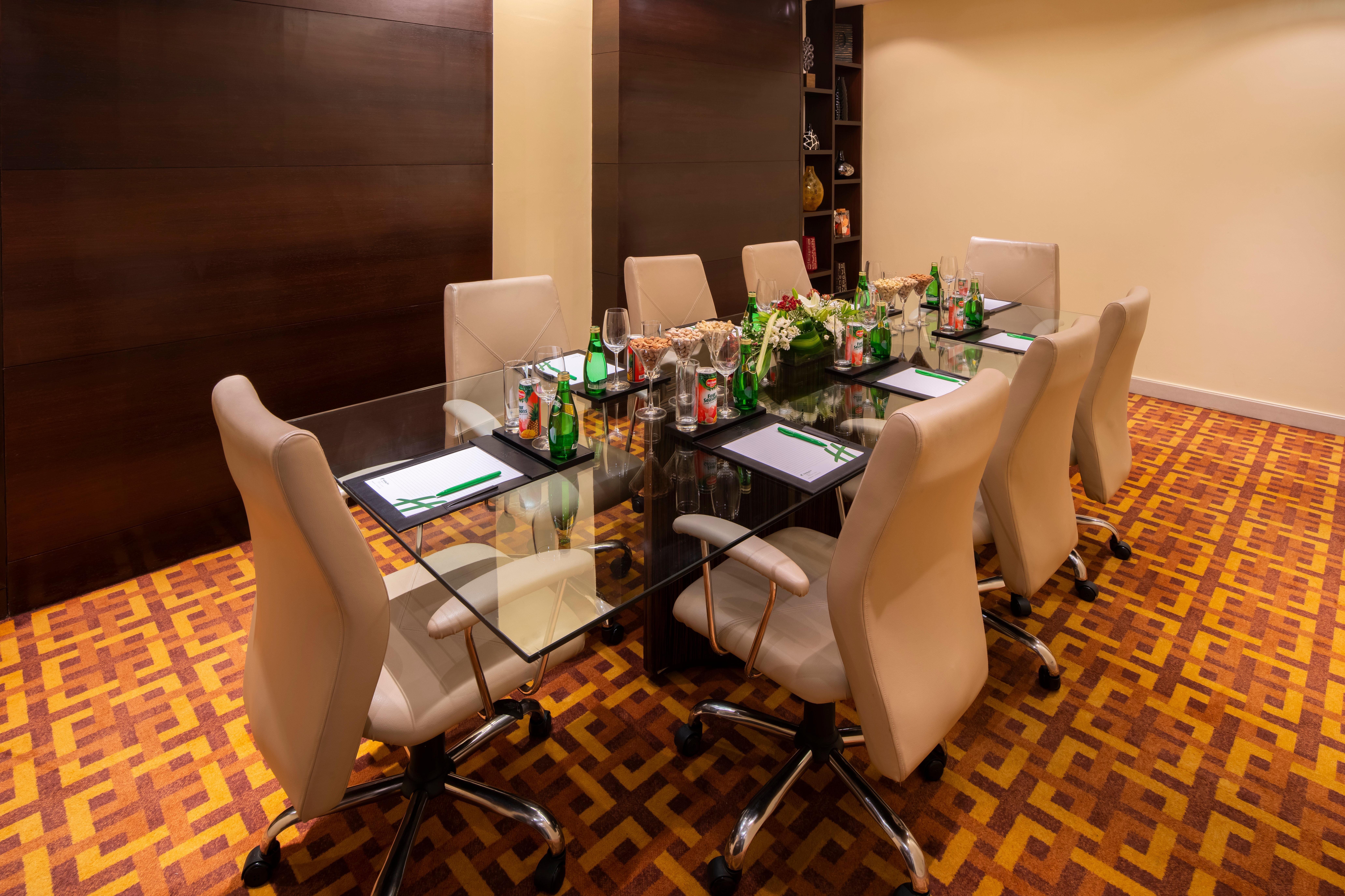 ฮอลิเดย์ อินน์ สนามบินนานาชาติมุมไบ ภายนอก รูปภาพ Meeting room at the hotel