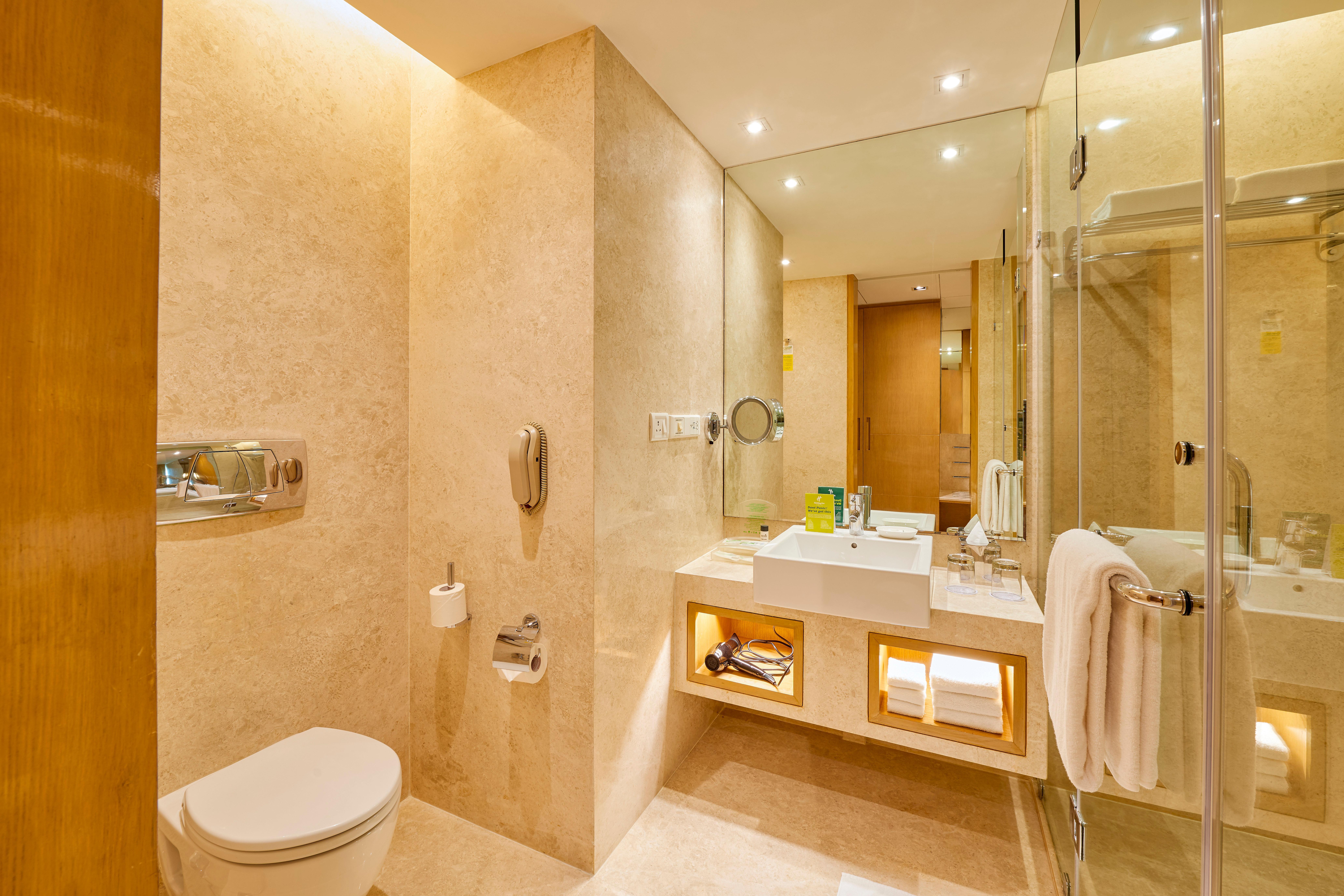 ฮอลิเดย์ อินน์ สนามบินนานาชาติมุมไบ ภายนอก รูปภาพ Bathroom
