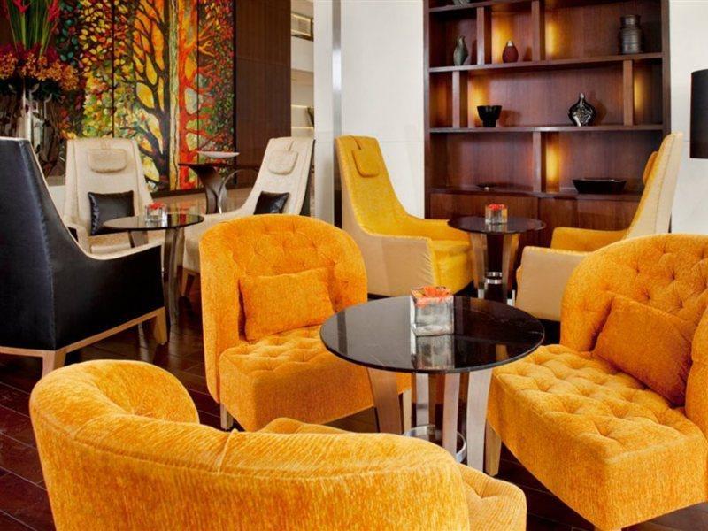 ฮอลิเดย์ อินน์ สนามบินนานาชาติมุมไบ ภายนอก รูปภาพ The lounge at the airport